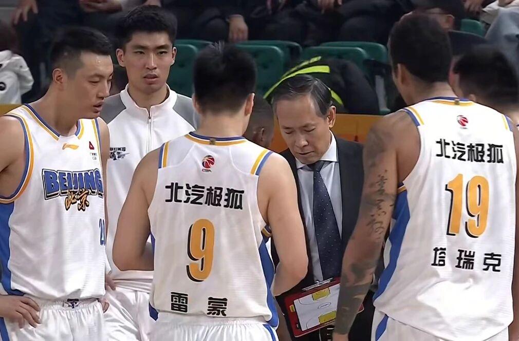 罗马诺：纽卡接近签下阿贾克斯18岁中场斯图尔，总价超2500万欧