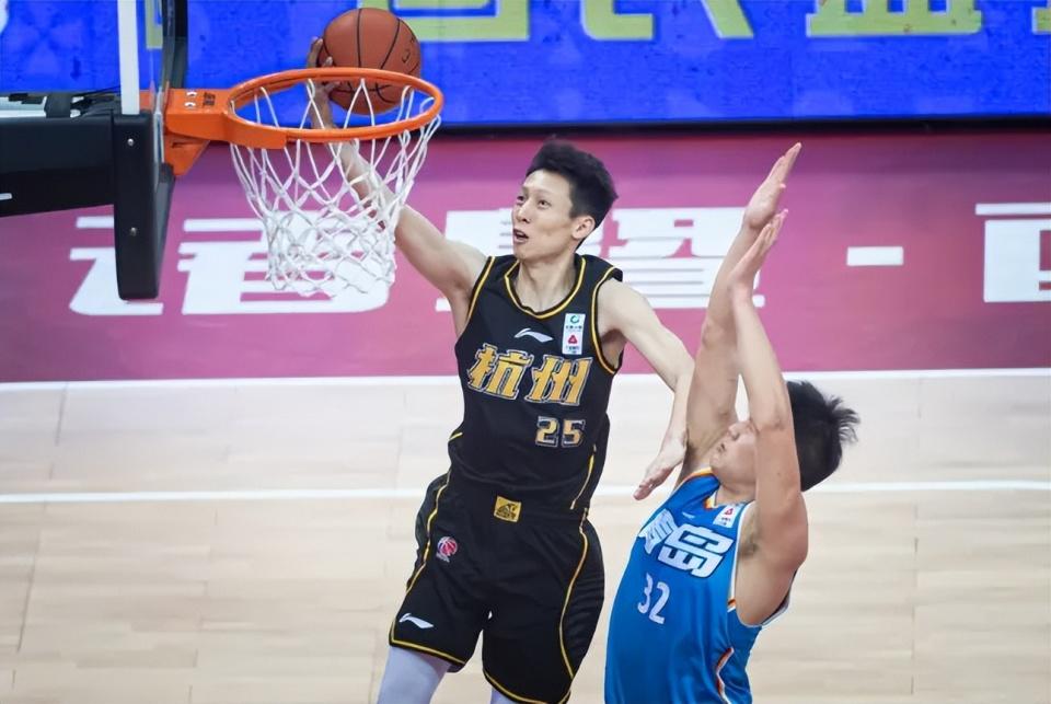 罗马诺：曼联2月就和安德雷桑托斯经纪人沟通，维韦尔了解他