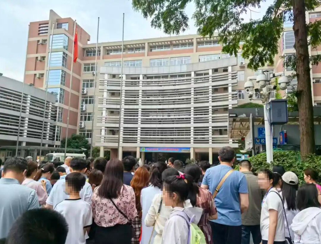 罗马诺：纽卡接近签下阿贾克斯18岁中场斯图尔，总价超2500万欧