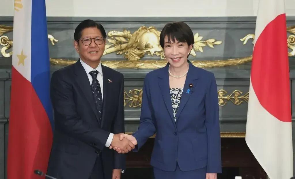 记者：费内巴切仍在和曼城谈阿克转会费，预计700万+150万镑