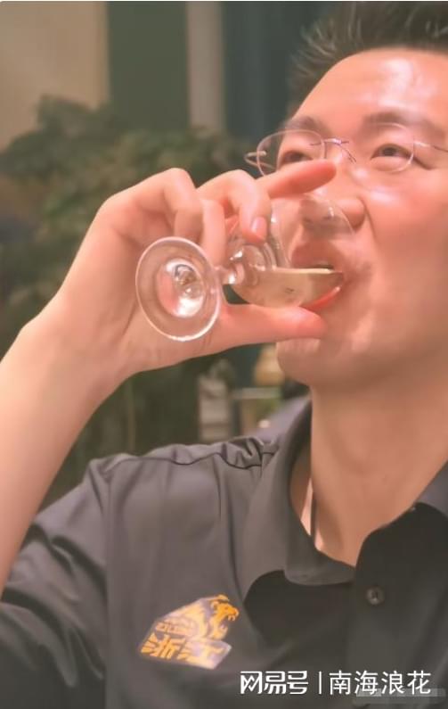FMVP从未申请交易,却被送走!尴尬!刚喷完恩比德,就成队友!
