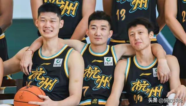火箭两年合同签下签湖人后场大闸，他们并没有使用全额中产特例？