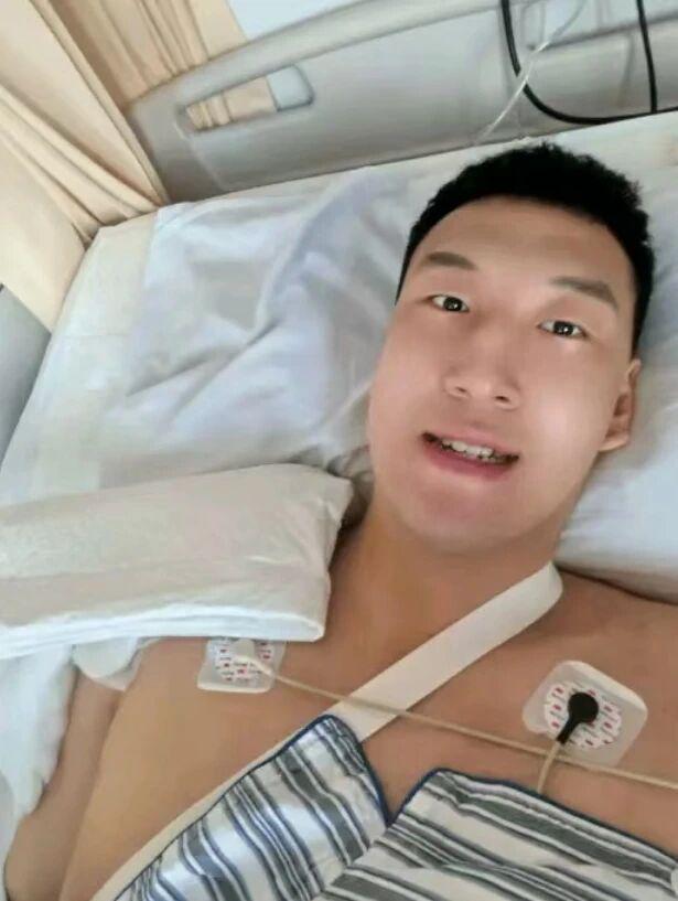 勇士队格林谈湖人队里夫斯顶薪：不能表现挣扎，否则骂得体无完肤