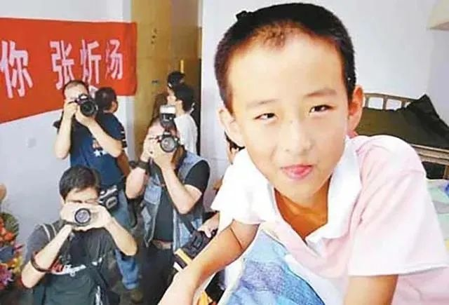 ESPN记者：湖人队内部人士暗示詹姆斯父子可能一起转投新球队