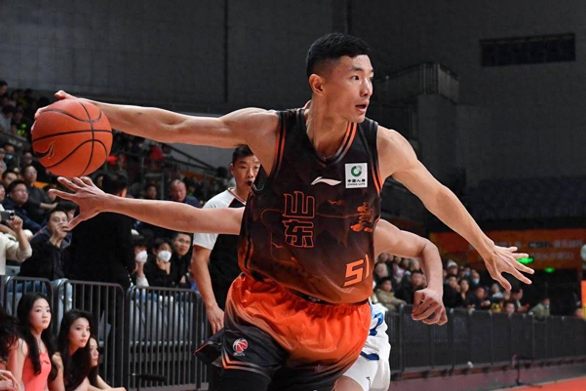 绝妙，湖人队新阵容被NBA评论员比尔·西蒙斯起绰号“Snowtime”