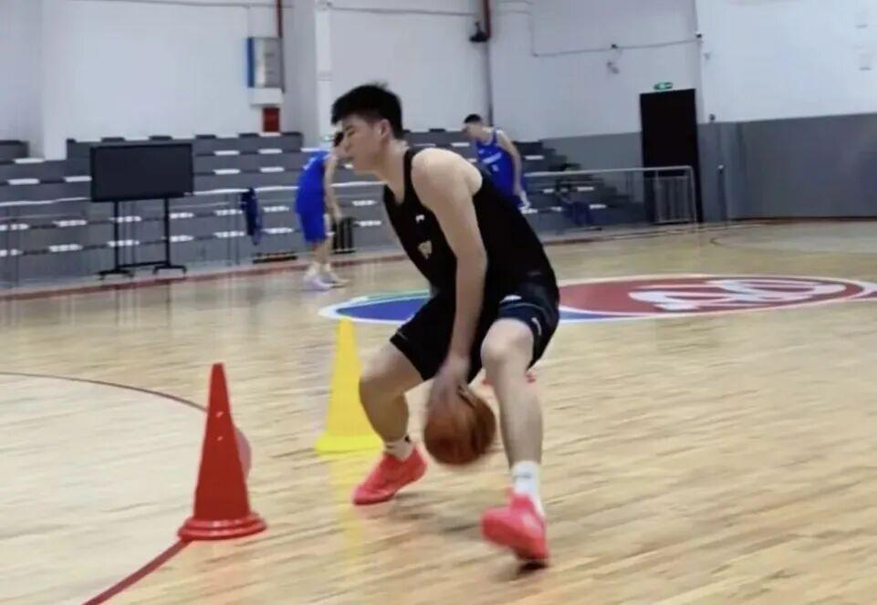 ESPN记者:湖人队内部人士暗示詹姆斯父子可能一起转投新球队