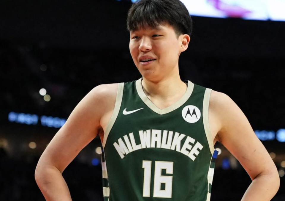 绝妙，湖人队新阵容被NBA评论员比尔·西蒙斯起绰号“Snowtime”